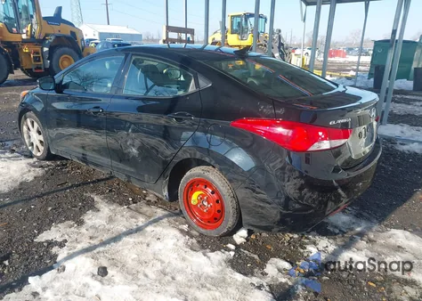 2013 Hyundai Elantra Gls/Limited z USA, uszkodzony, nr VIN KMHDH4AE8DU674340